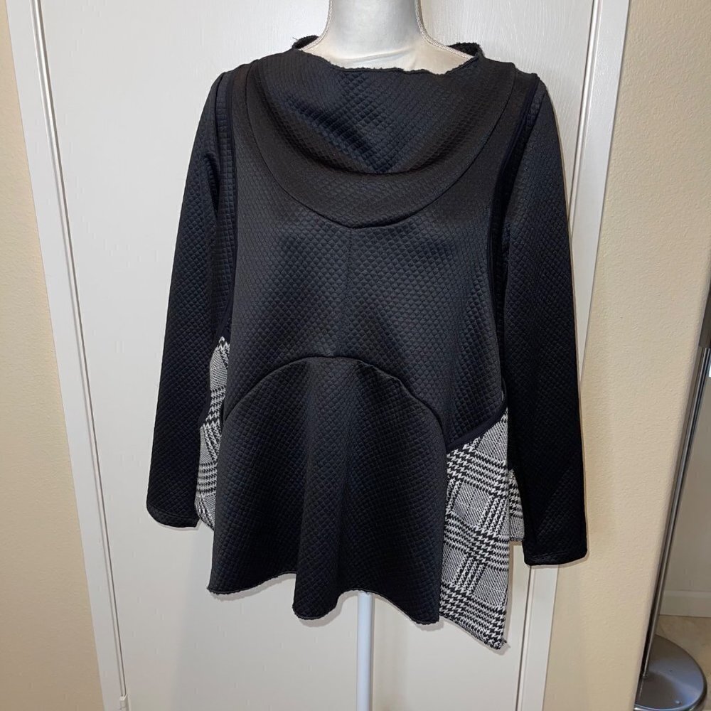 Matti Mamane Womens Top Black Size Large Pullover Quilted Avant Garde Israel New - Picture 14 of 16